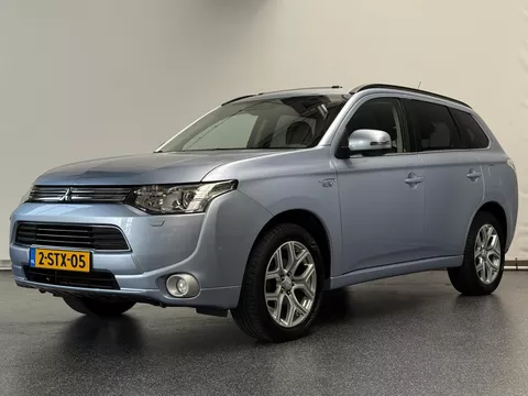 Mitsubishi Outlander 2.0 PHEV Instyle+ Schuifdak | Leer | Camera | NL Auto